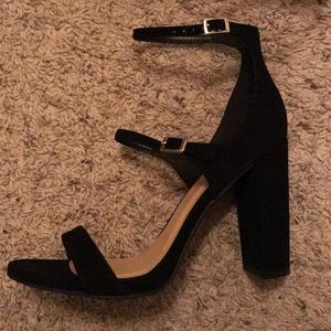 Brand new black velvet heels🖤